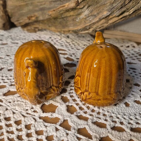 Vintage Squirrel Salt & Pepper Shakers - Picture 6 of 10